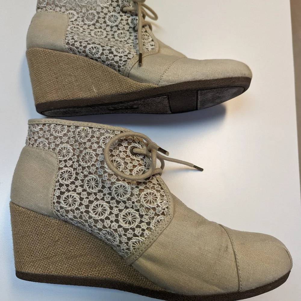 BOBS From Skechers High Note Rocket Wedges‎ with Crocheted Insert Size 10